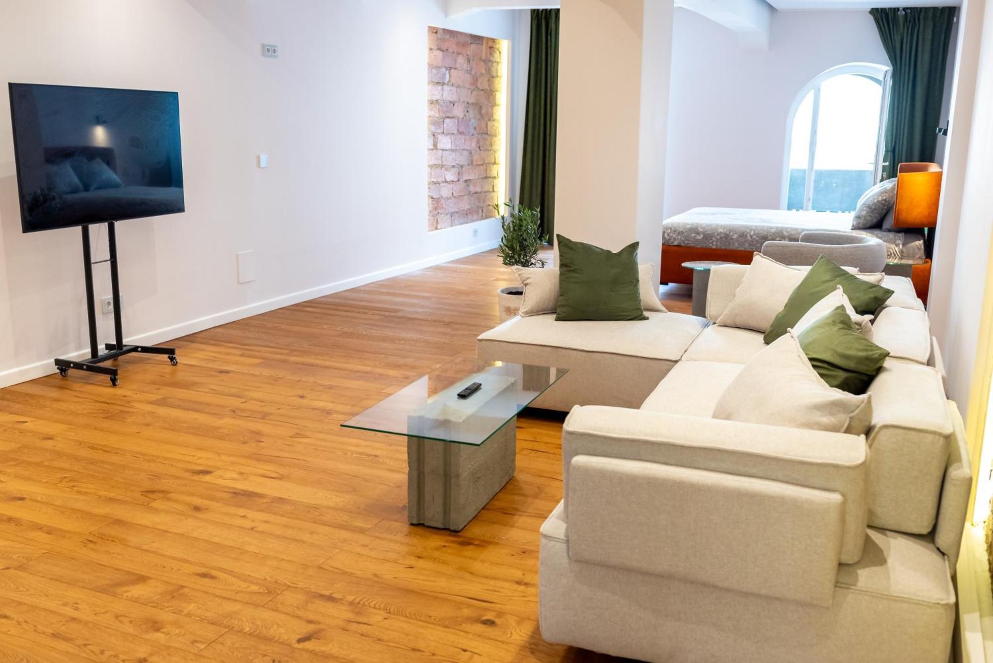 Thome Continental Apartment