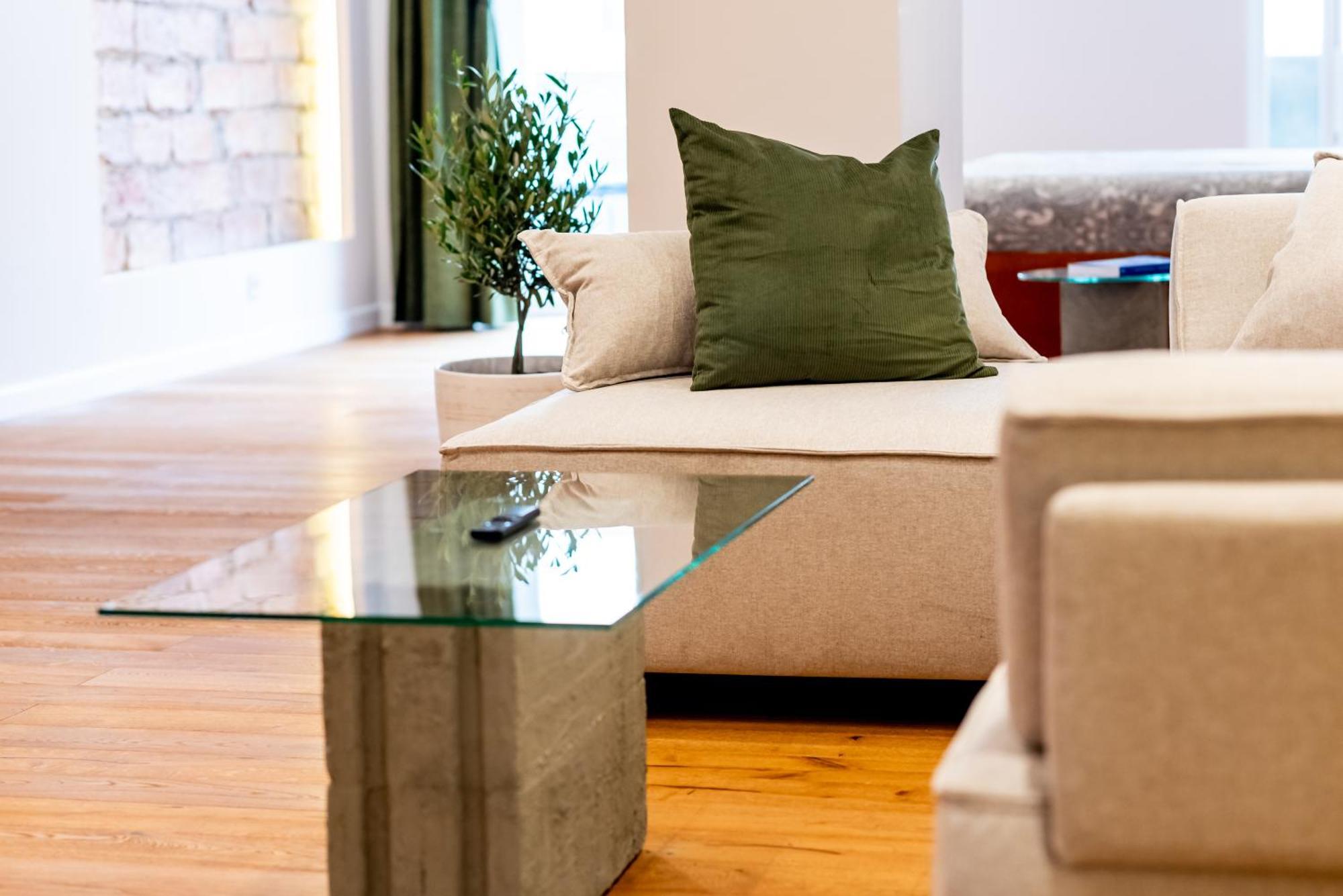 Thome Continental Apartment